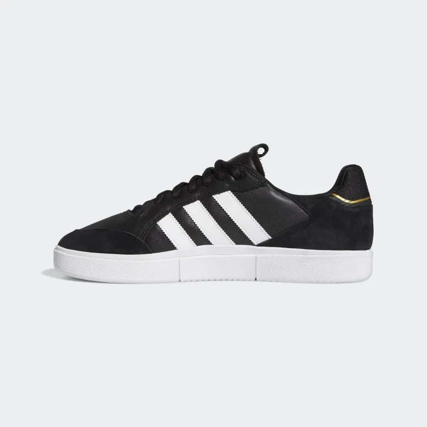 Adidas Tyshawn Low Shoe Core Black/Cloud White/Gold Metallic