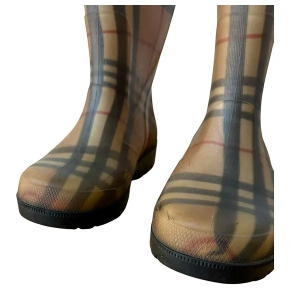 Burberry | Kids Rain Boots Designer Plaid Nova Check sz 11 Us -29Eu. GUC