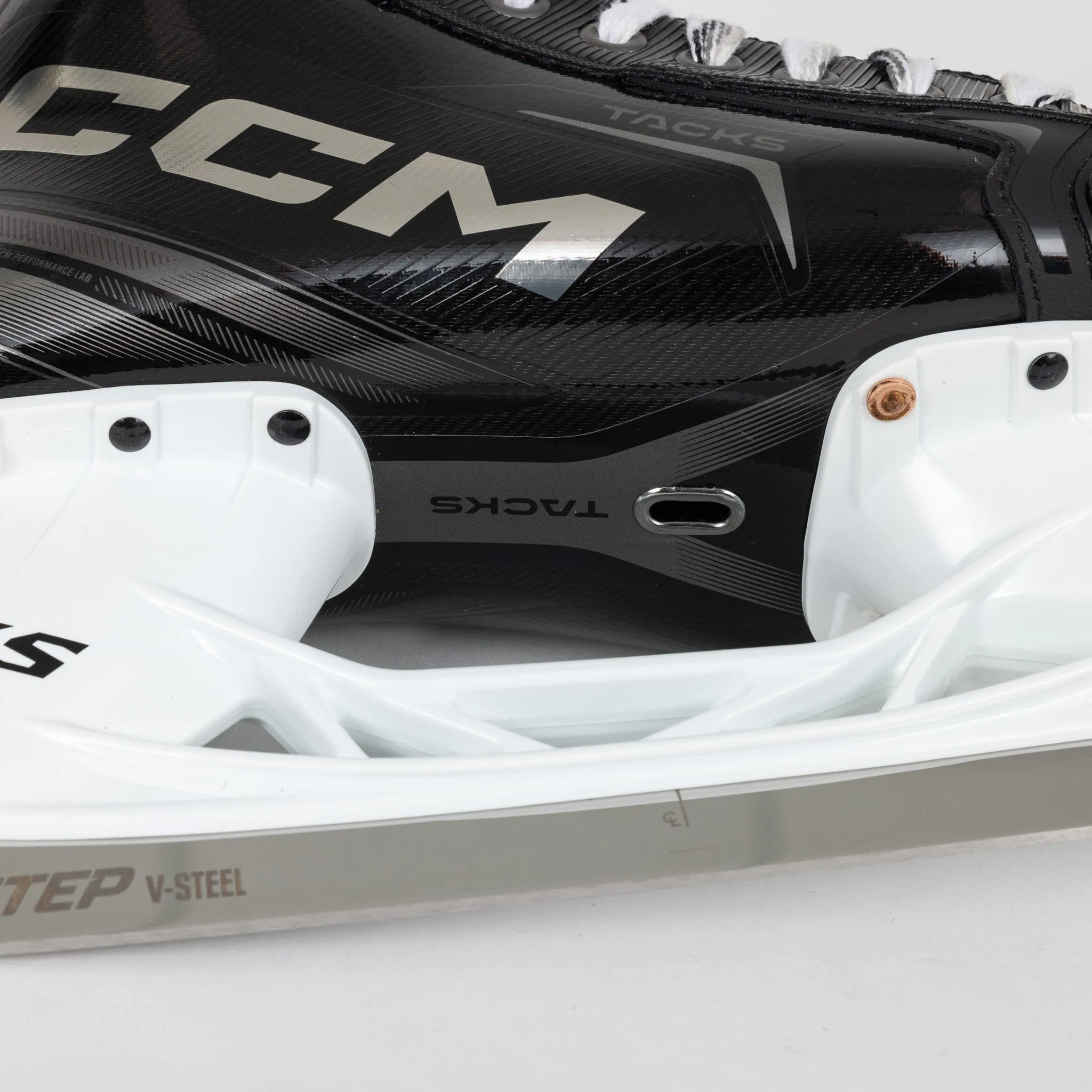 CCM Tacks XF Intermediate Hockey Skates