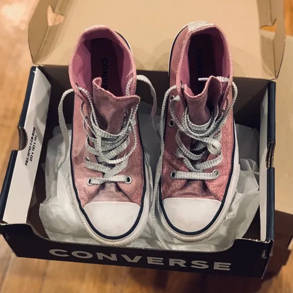 Converse CTAS pink shimmer, silver, girls sz1