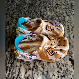 Kids All Terrain Crocs X Cinnamon Toast Crunch PS - 11