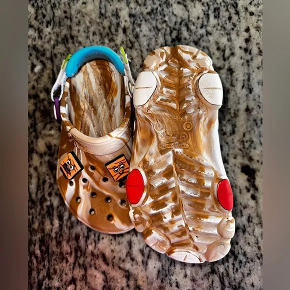 Kids All Terrain Crocs X Cinnamon Toast Crunch PS - 11