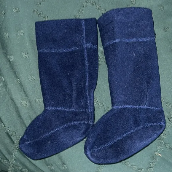Kids Hunter Rain Boots, Black, Unisex, with Blue Sock inserts size S.