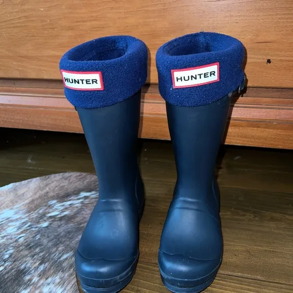 Kids Hunter Rain Boots, Black, Unisex, with Blue Sock inserts size S.