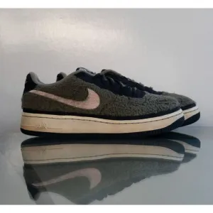 NIKE AIR FORCE 1 SHEARLING OLIVE CANVAS-CRIMSON SIZE 5.5Y [AV6673-300]