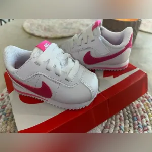 Nike Cortez Easy On. ❗️❗️Price is Firm❗️❗️