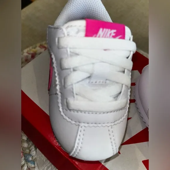 Nike Cortez Easy On. ❗️❗️Price is Firm❗️❗️