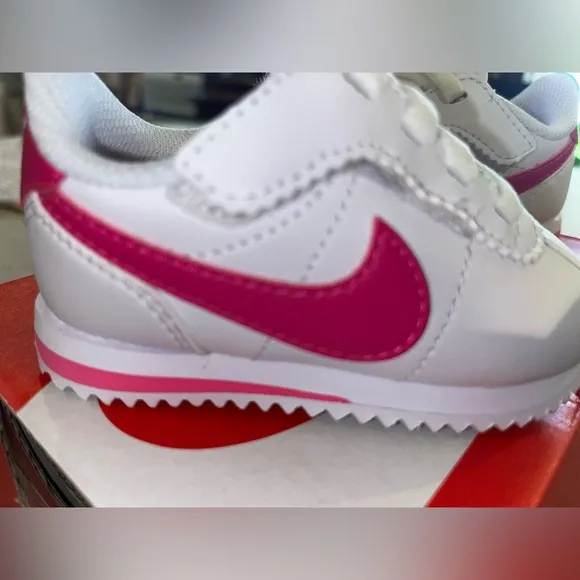 Nike Cortez Easy On. ❗️❗️Price is Firm❗️❗️