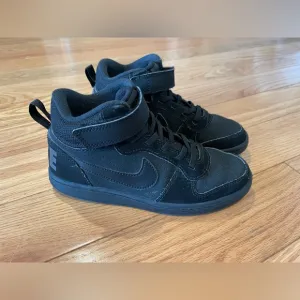Nike Court Borough Black/Black Little Kids Mid Hi Trainers (1 M US Little Kid)