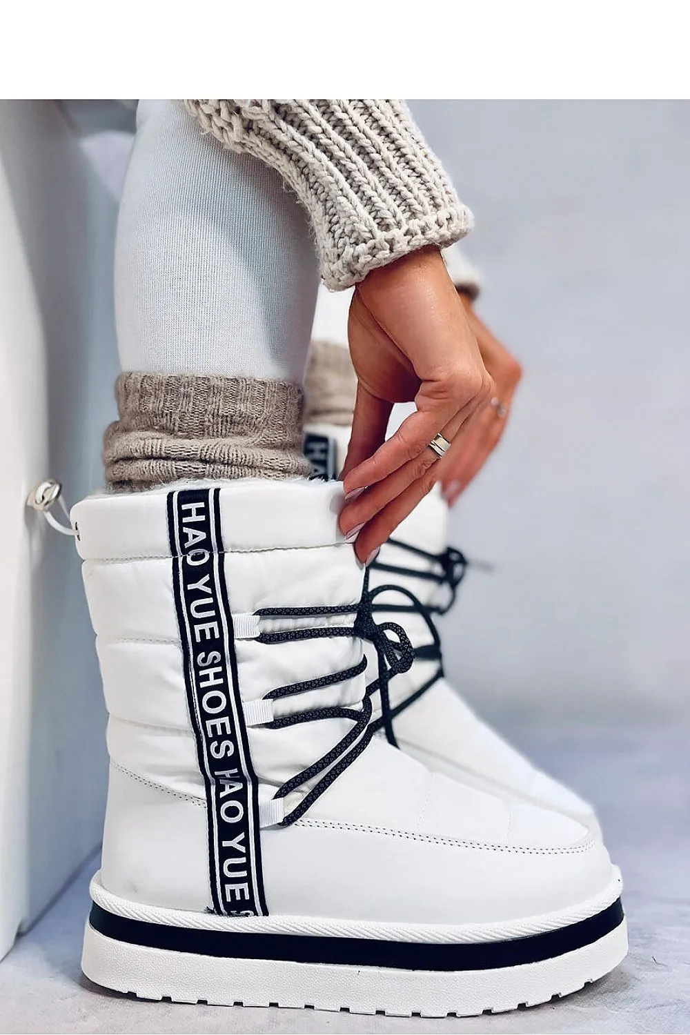 Snow boots