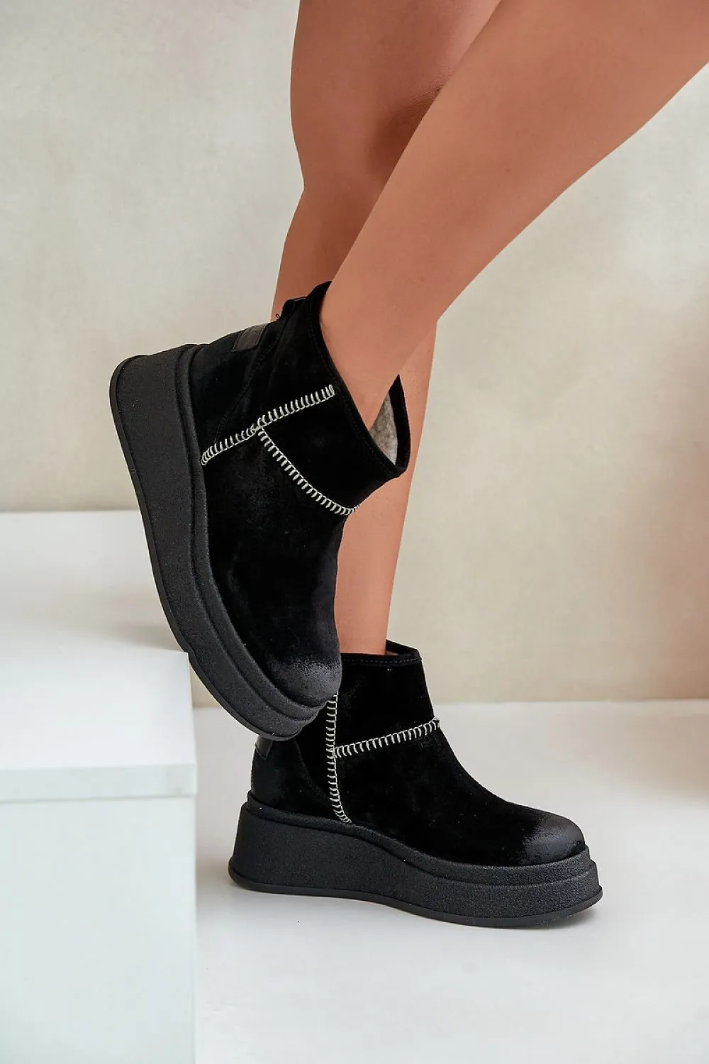 Snow boots