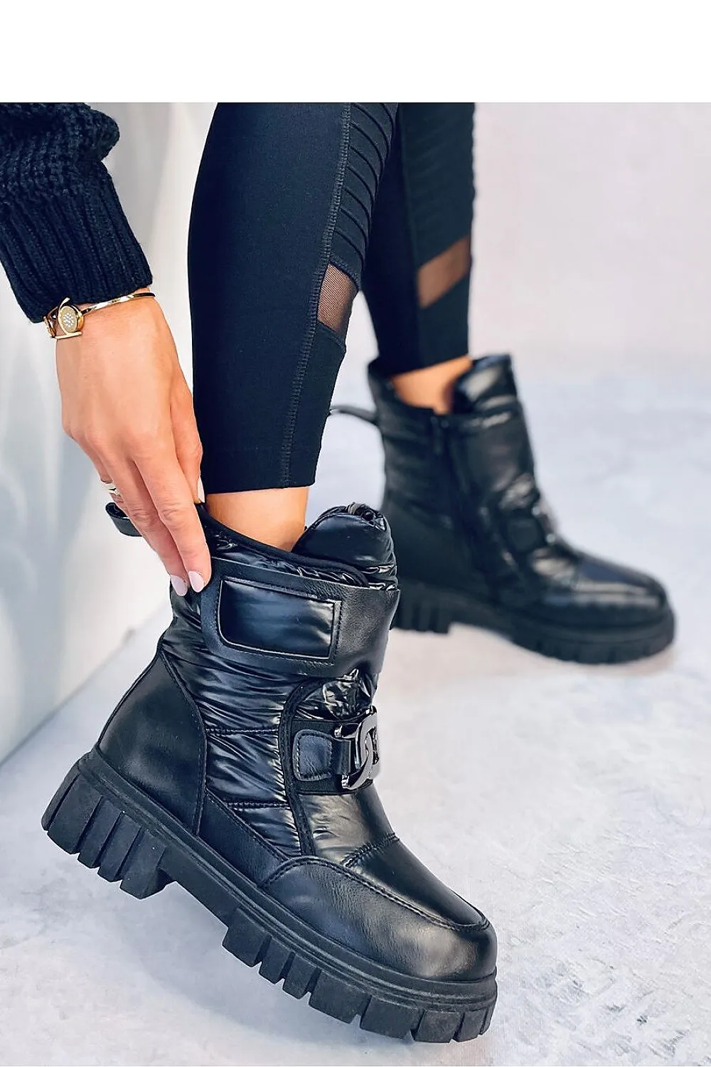 Snow boots