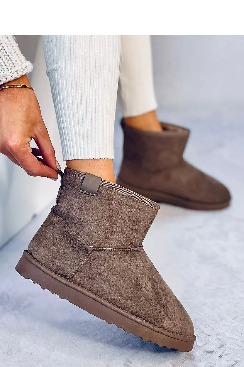 Snow boots