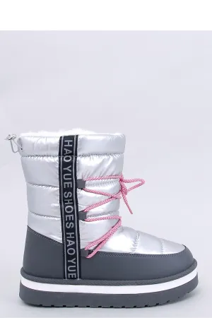 Snow boots