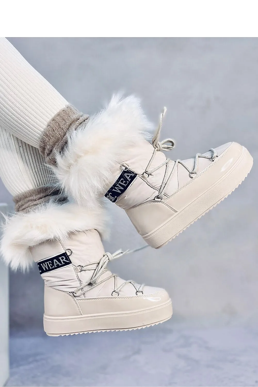 Snow boots