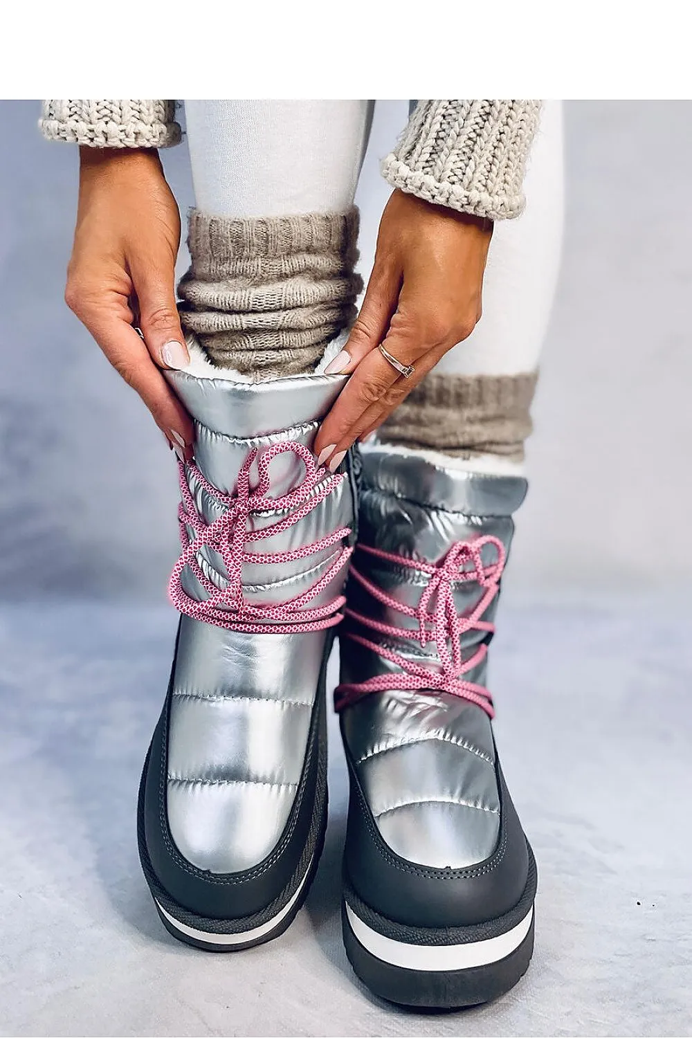 Snow boots