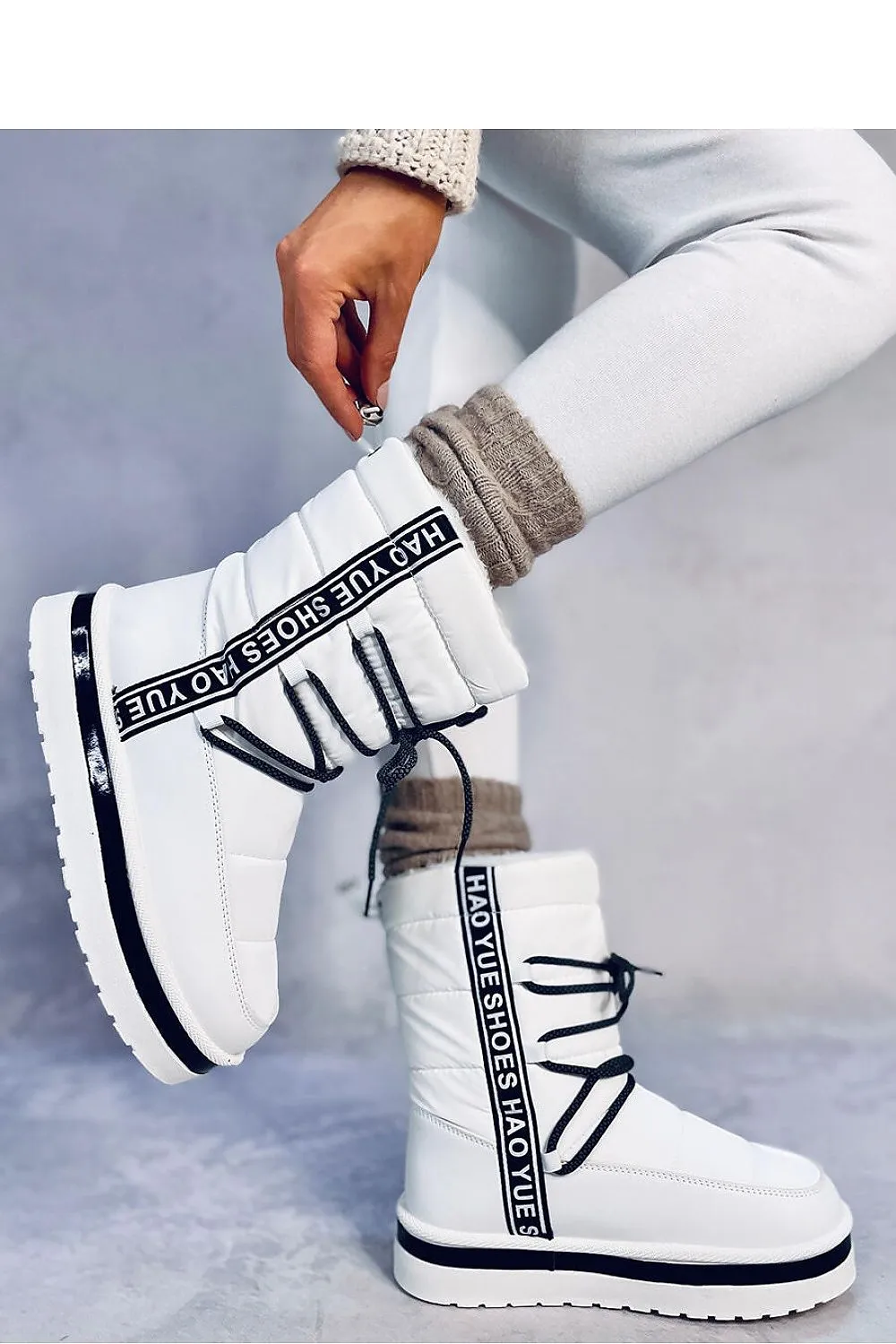 Snow boots