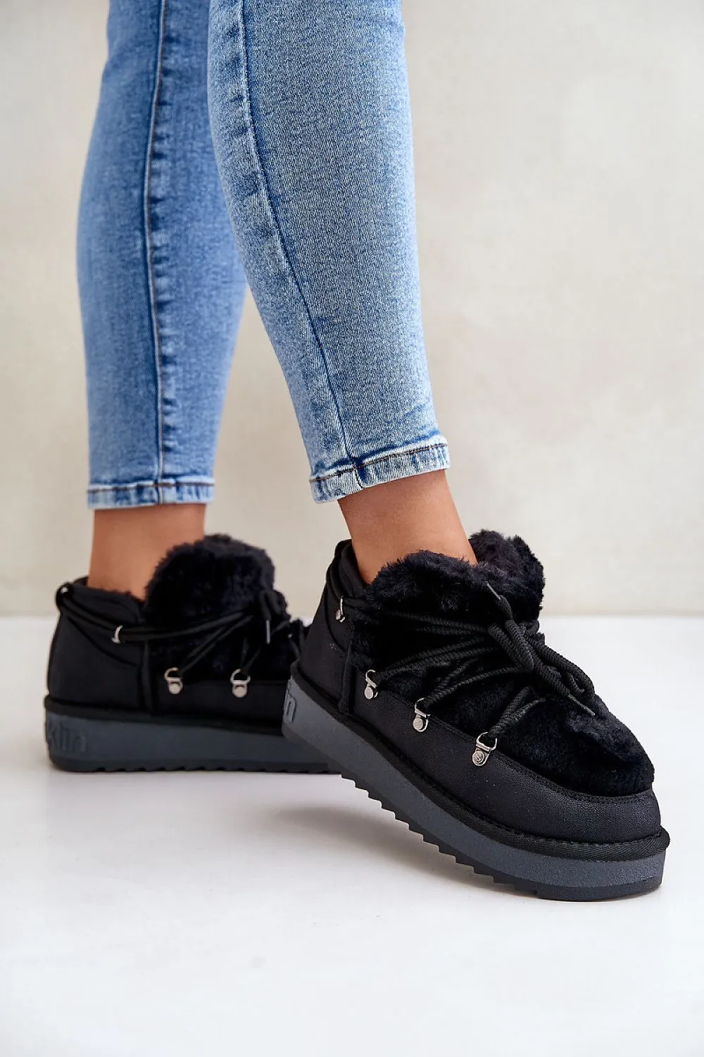 Snow boots