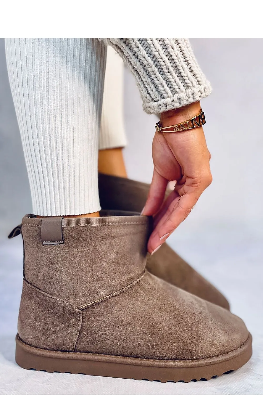 Snow boots