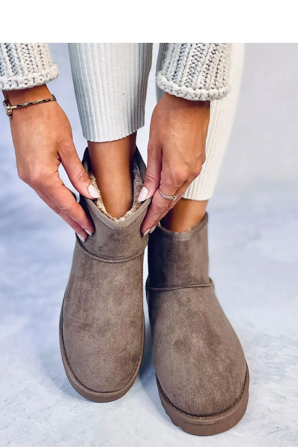 Snow boots