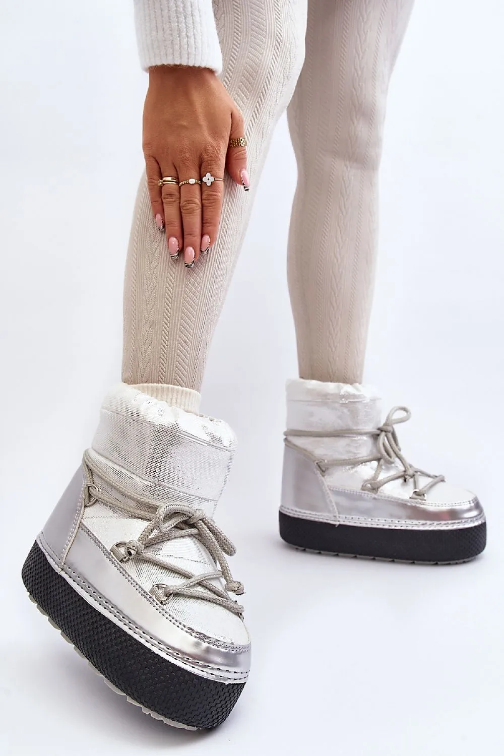 Snow boots