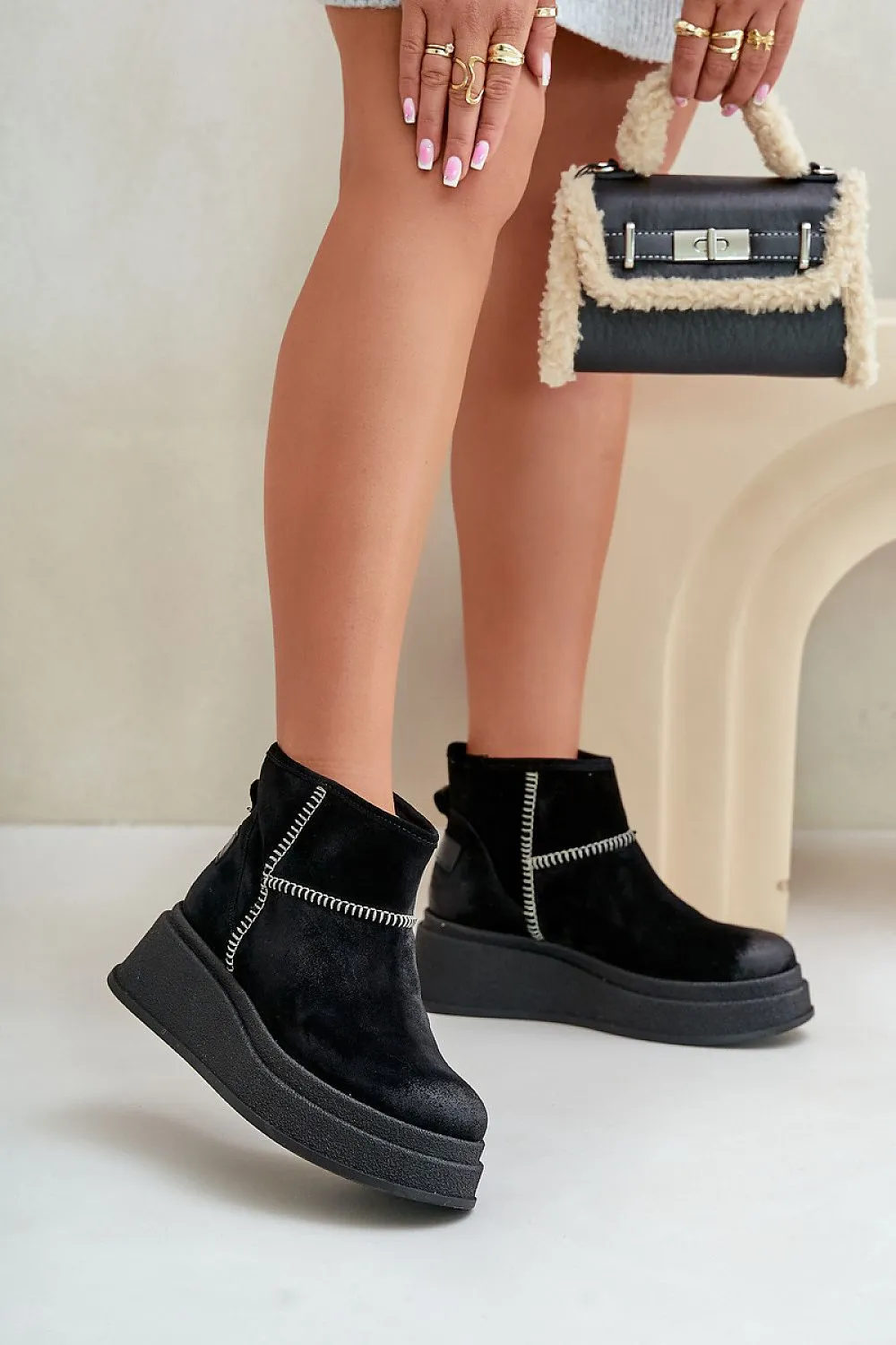 Snow boots