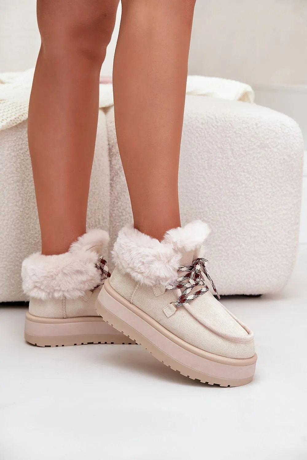 Snow boots