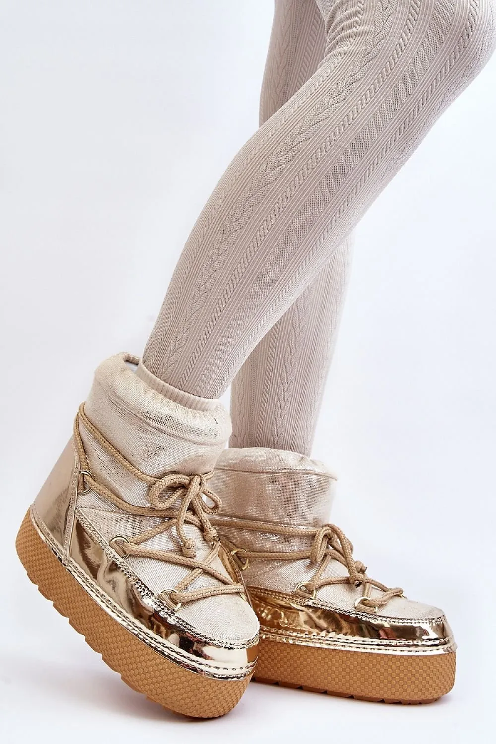 Snow boots