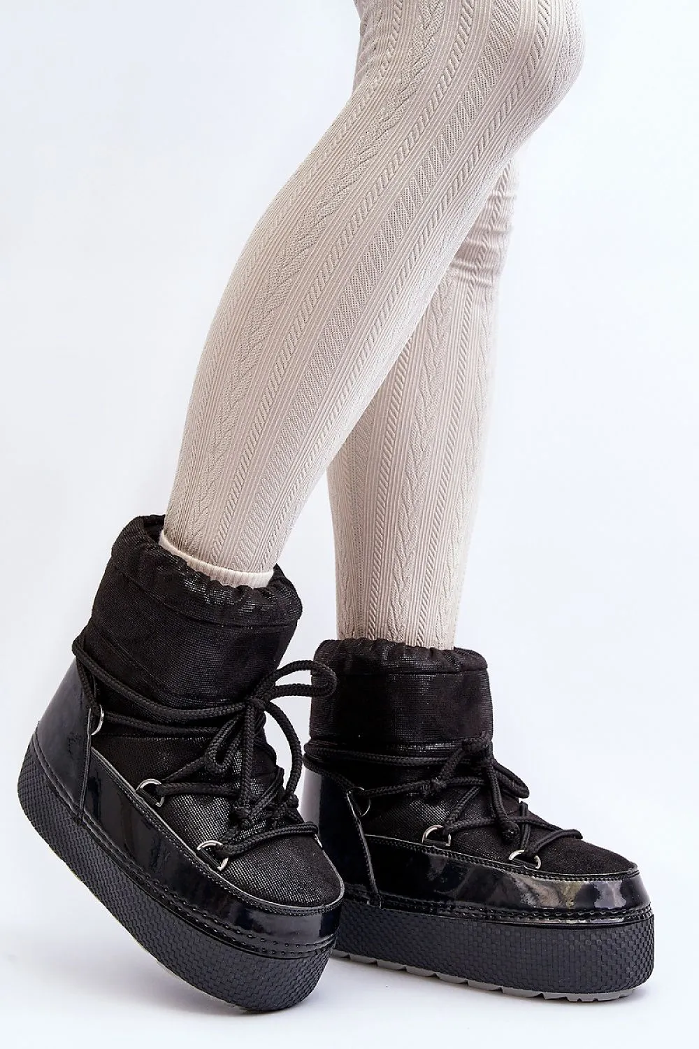 Snow boots