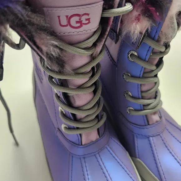 UGG Butte II girls Boots size 4