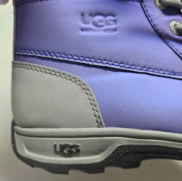 UGG Butte II girls Boots size 4