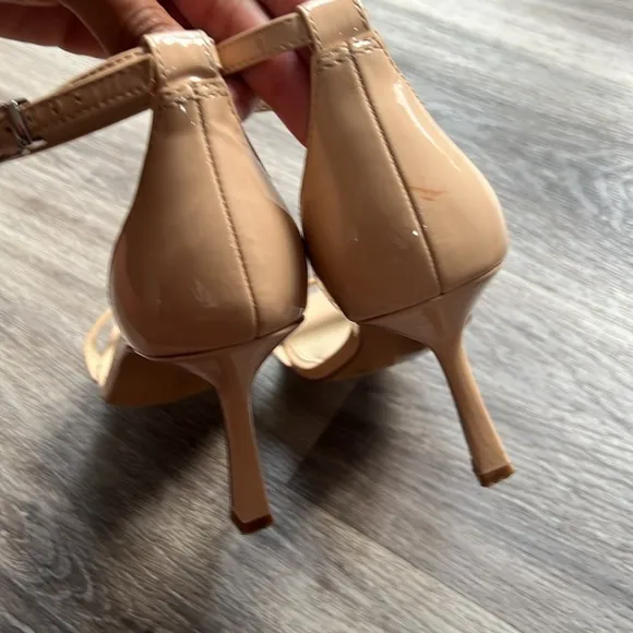 Vince Camuto Neutral Patent Leather Sandal Heels Classy Size 9.5