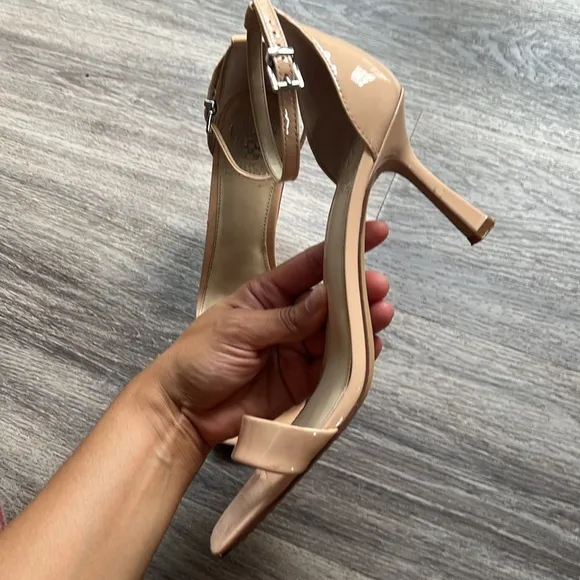 Vince Camuto Neutral Patent Leather Sandal Heels Classy Size 9.5
