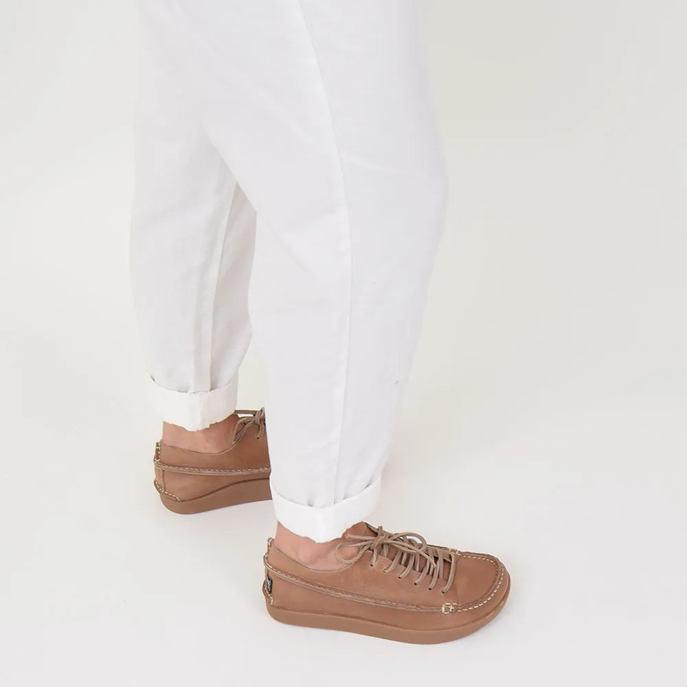 Yogi Ladies Latte Leather Finn Negative Heel Shoes